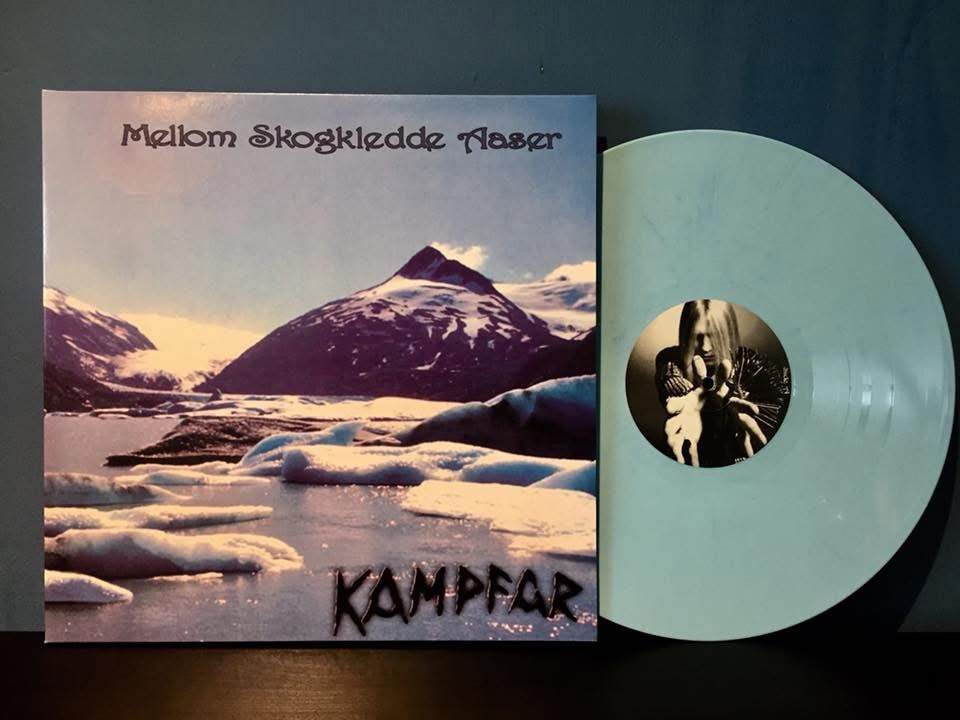Kampfar-《Mellom skogkledde aaser》